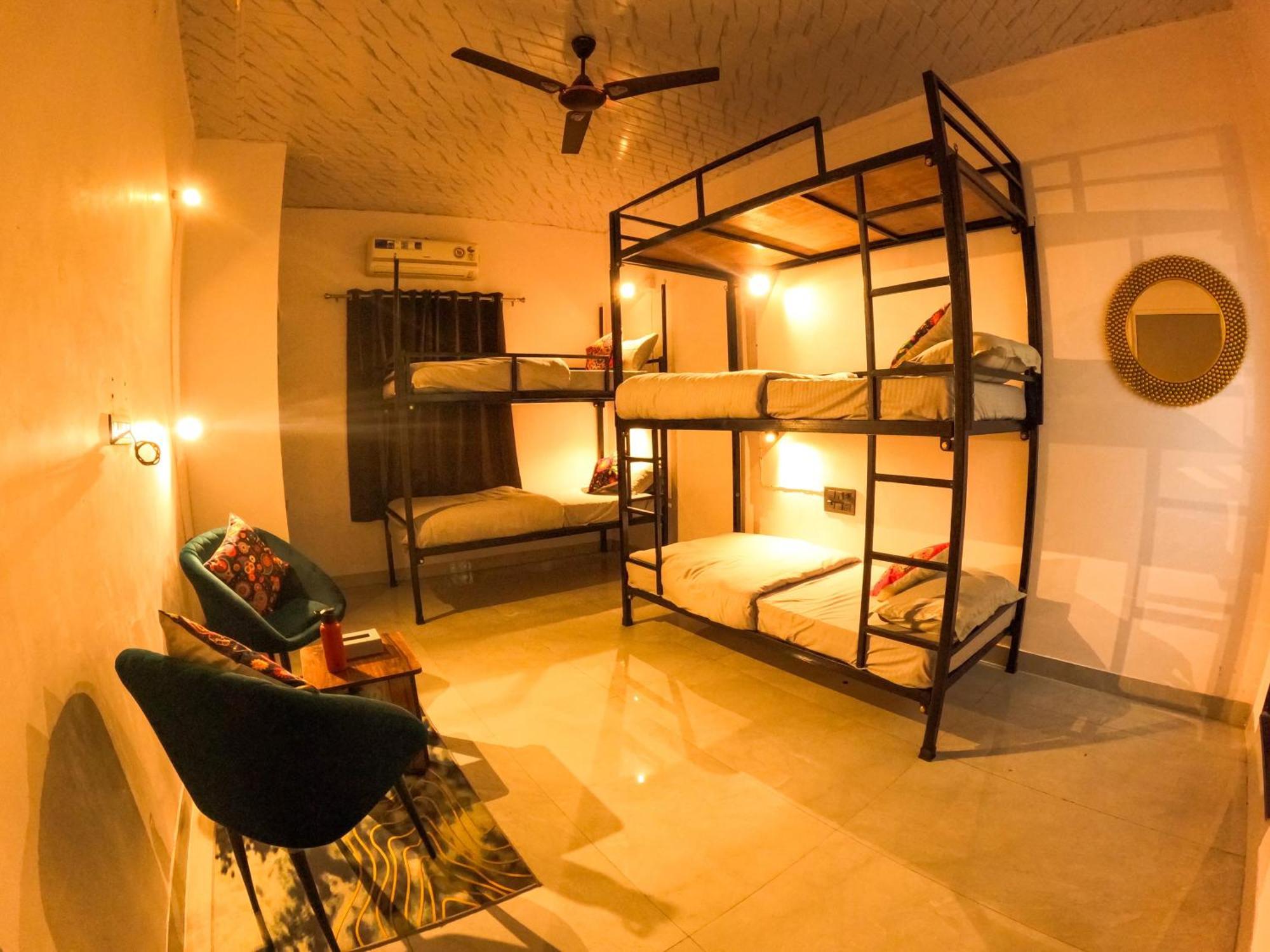 Funky Backpackers Hotel Udaipur Ngoại thất bức ảnh
