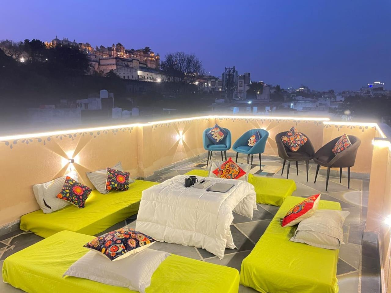 Funky Backpackers Hotel Udaipur Ngoại thất bức ảnh